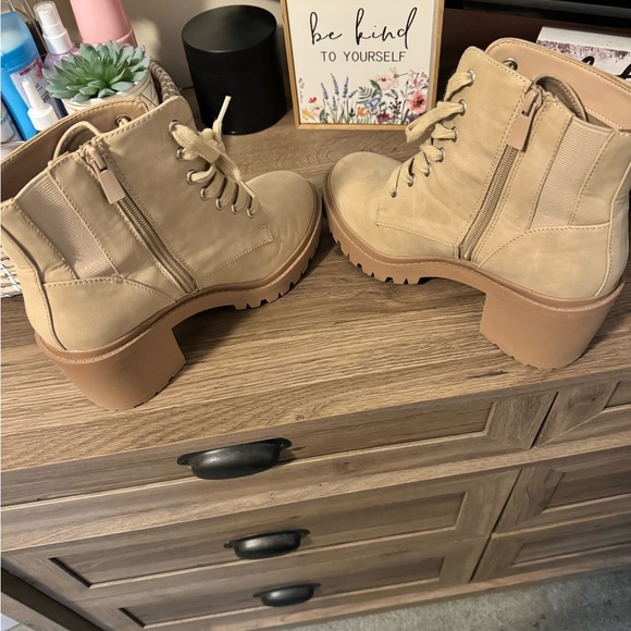 SOLD SOLD SOLD Torrid size 9 wide boots - Picture 3 of 8